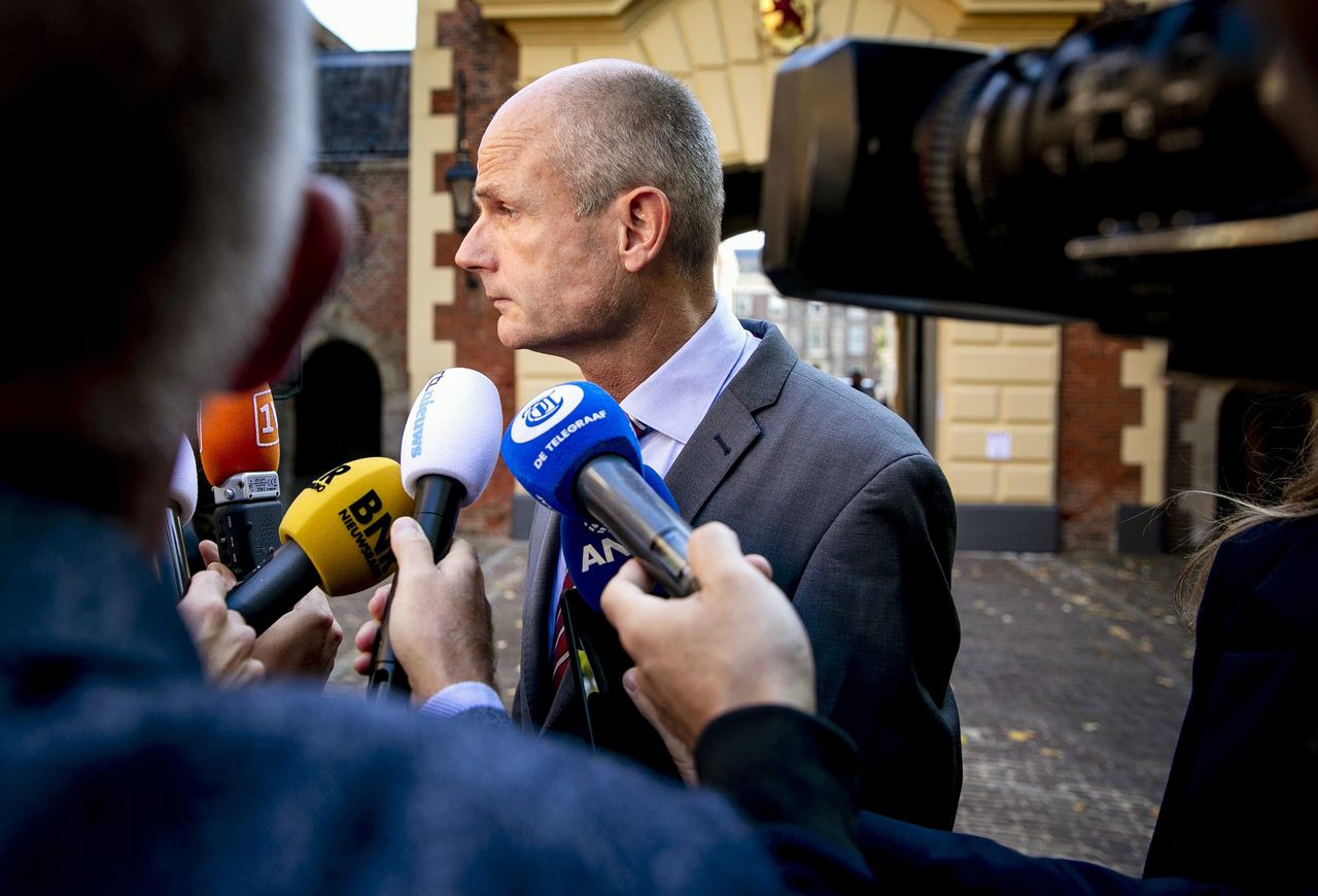 Minister Stef Blok van Buitenlandse Zaken gaat de Kamer inzage geven in het hulpprogramma voor rebellen in Syrië.