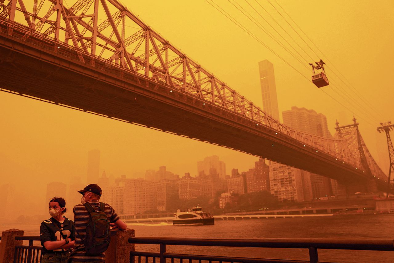 Miljoenen mensen in de Verenigde Staten en Canada ademen ongezonde lucht van bosbranden in  