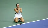 Aryna Sabalenka viert haar overwinning op Amanda Anisimova in de finale van de US Open. 