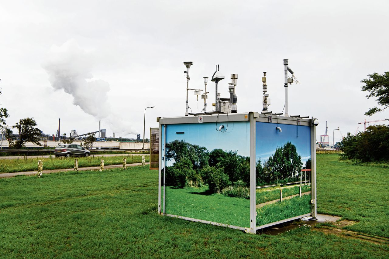 Meetstation van de provincie Noord-Holland aan de Kanaaldijk in IJmuiden. Het meet de luchtkwaliteit. In de IJmond staan vijf van dit soort stations.