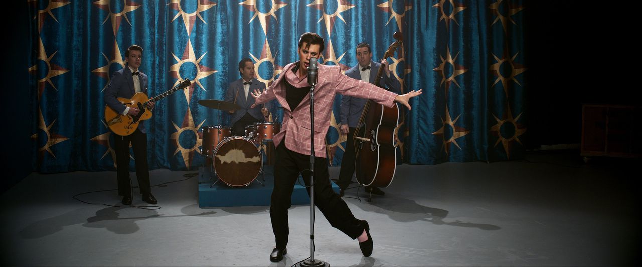Elvis als showbink in een watertrappelende film - NRC