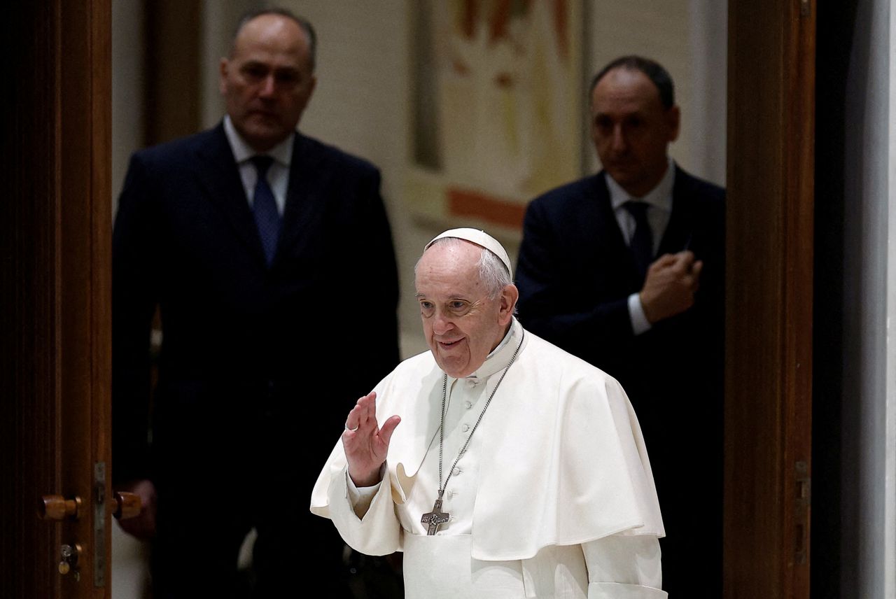 Vanaf juni kunnen ook niet-geestelijken een afdeling binnen het Vaticaan leiden 