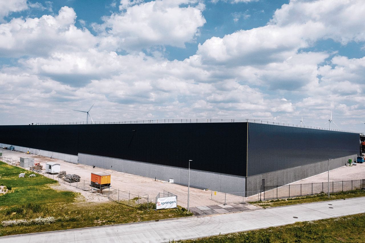 Moderne  pakhuizen vreten aan ‘maagdelijk’ landschap 