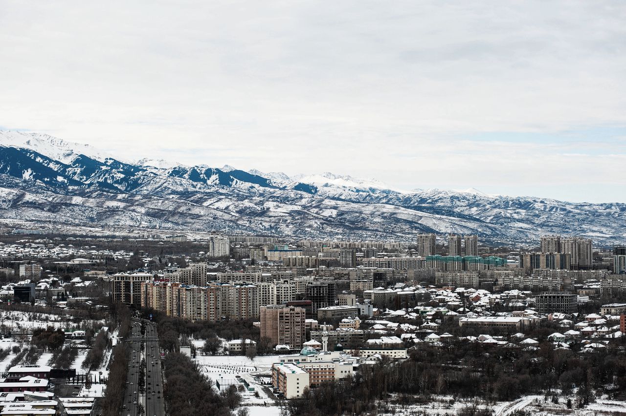 Gezicht op de stad Almaty, in het zuiden van Kazachstan.