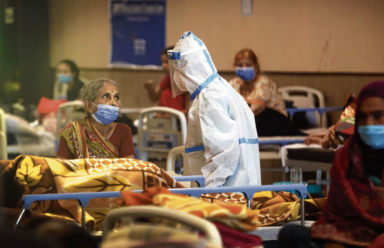 Een nieuwe coronavariant grijpt in India snel om zich heen. Ziekenhuizen kunnen de toestroom van nieuwe patiënten niet meer aan.