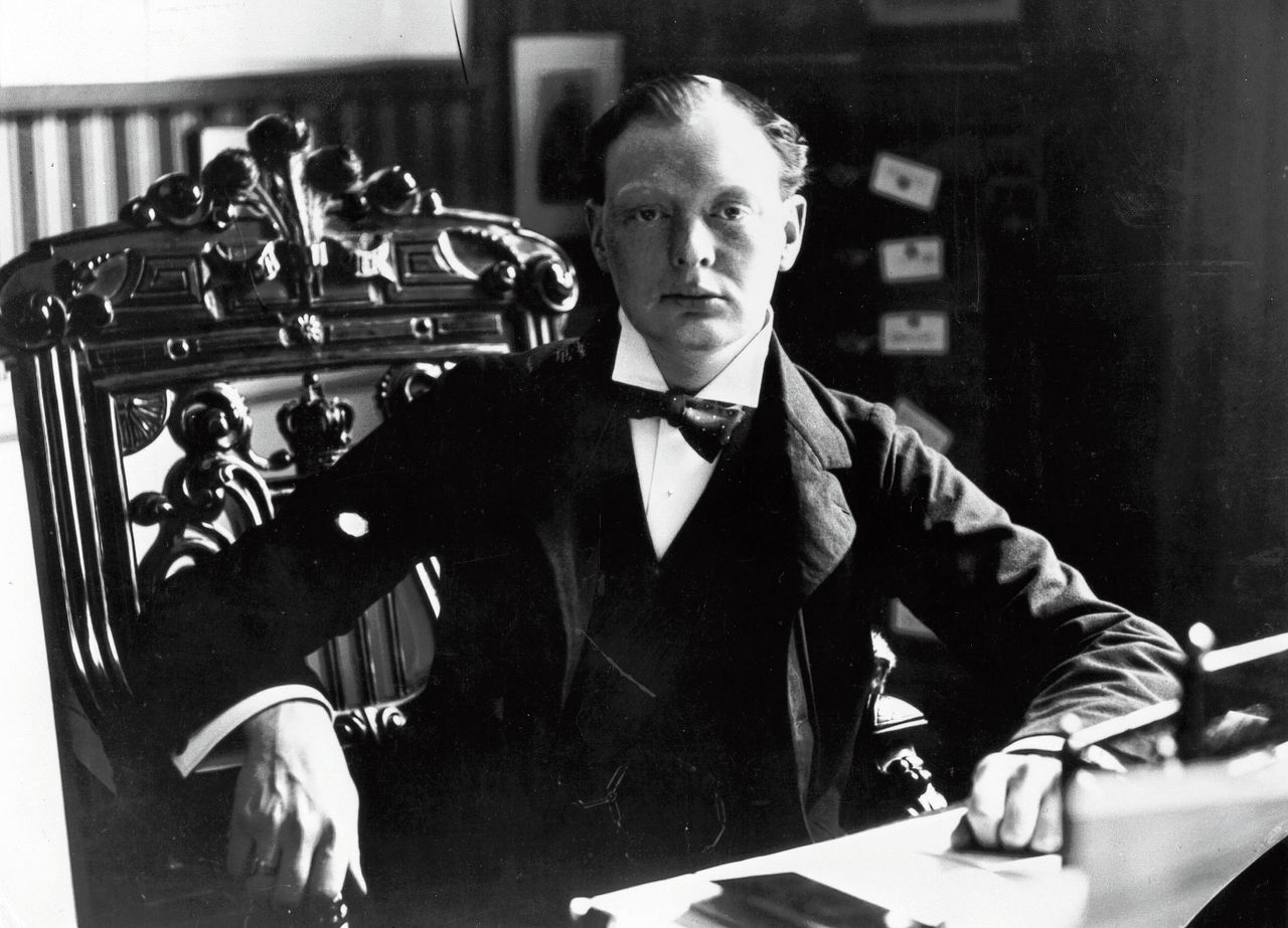 De jonge Winston Churchill als parlementslid voor het kiesdistrict Oldham, 1901.