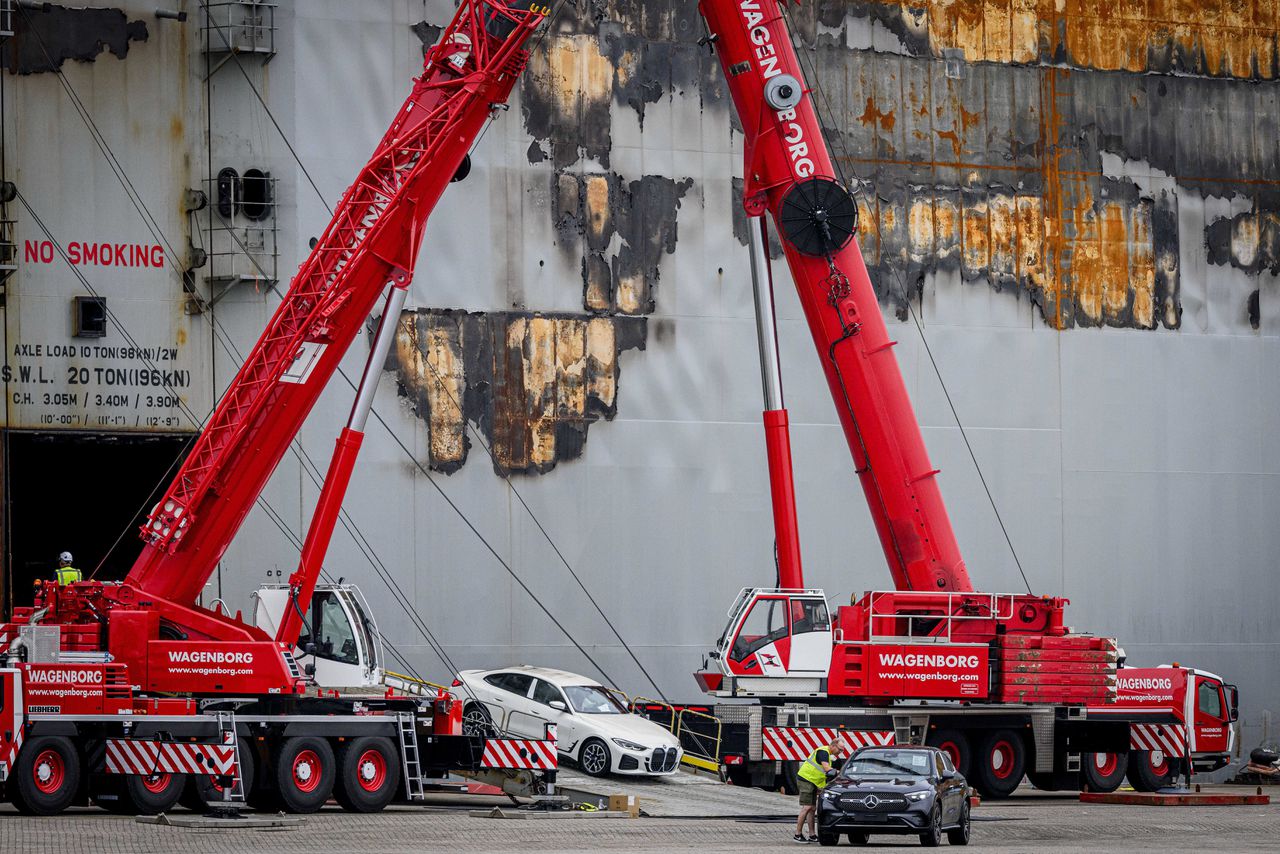 Verkoopverbod voor BMW’s die bij de Wadden uit brandend schip Fremantle Highway werden gered 
