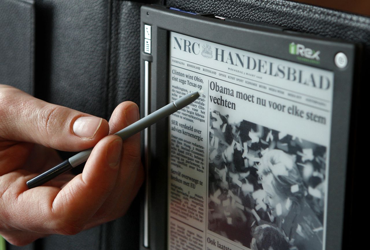 "In 2008 kwam er, ook innovatief, al wel een digitale editie voor iLiad, en werd NRC Handelsblad de enige krant in Nederland met ePaper"
