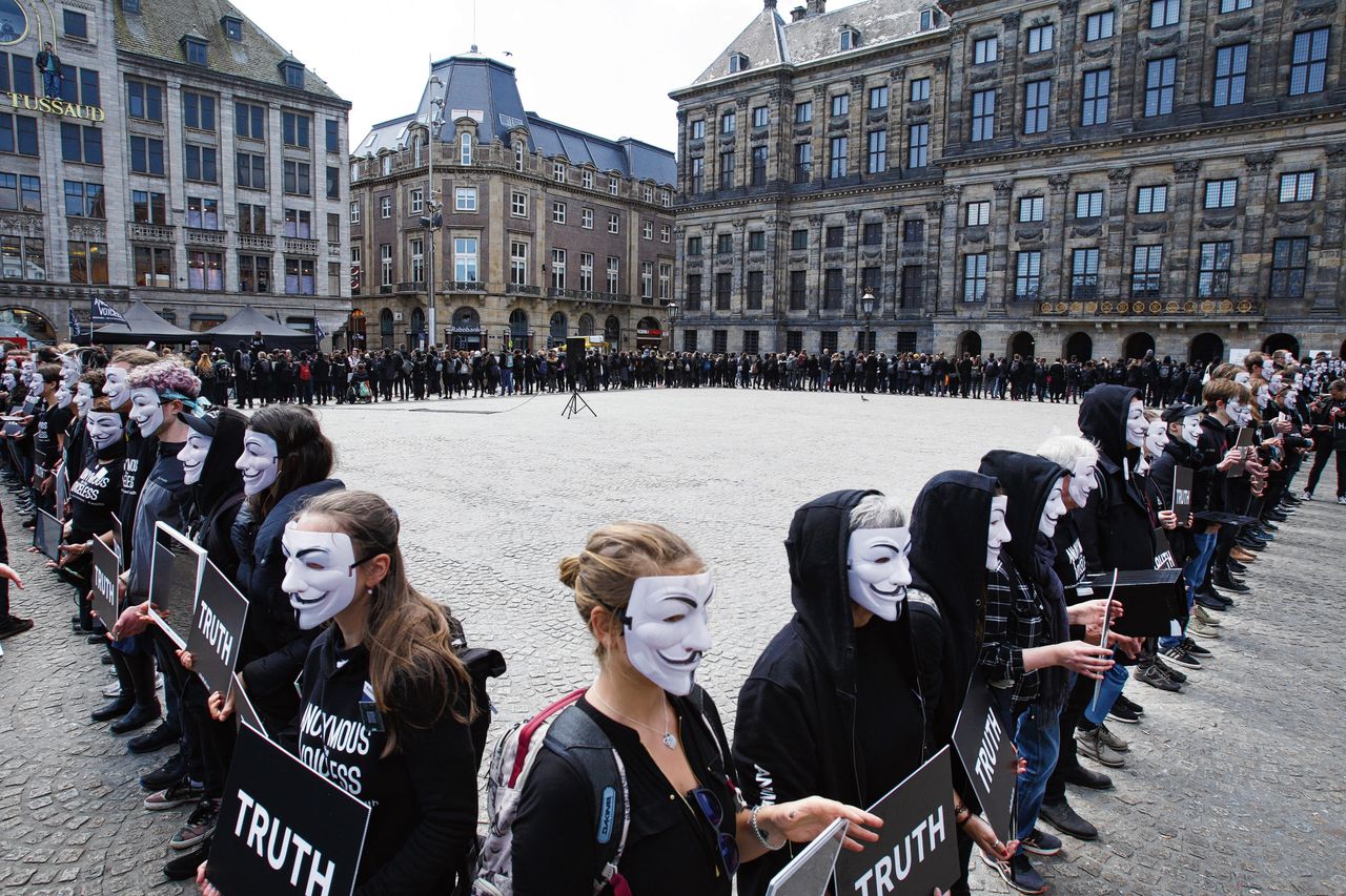 De ‘cube of truth’ in Amsterdam is een van de grootste die Anonymous for the Voiceless ooit heeft georganiseerd.