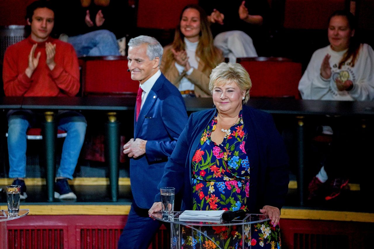 Jonas Gahr Støre van de Arbeiderspartij en zittend premier Erna Solberg van de Conservatieve Partij bij een evenement in Oslo eerder deze maand. Foto Gorm Kallestad/EPA