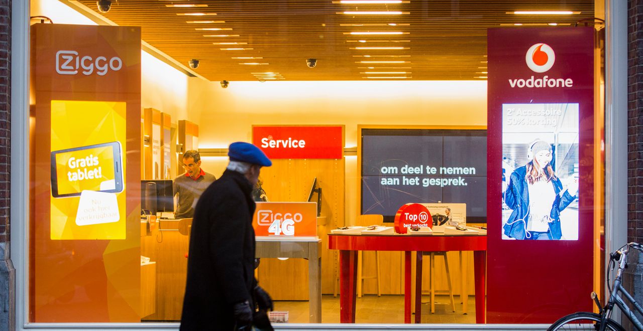 KPN en VodafoneZiggo halen telefoons uit Amsterdamse winkels wegens inbraken 