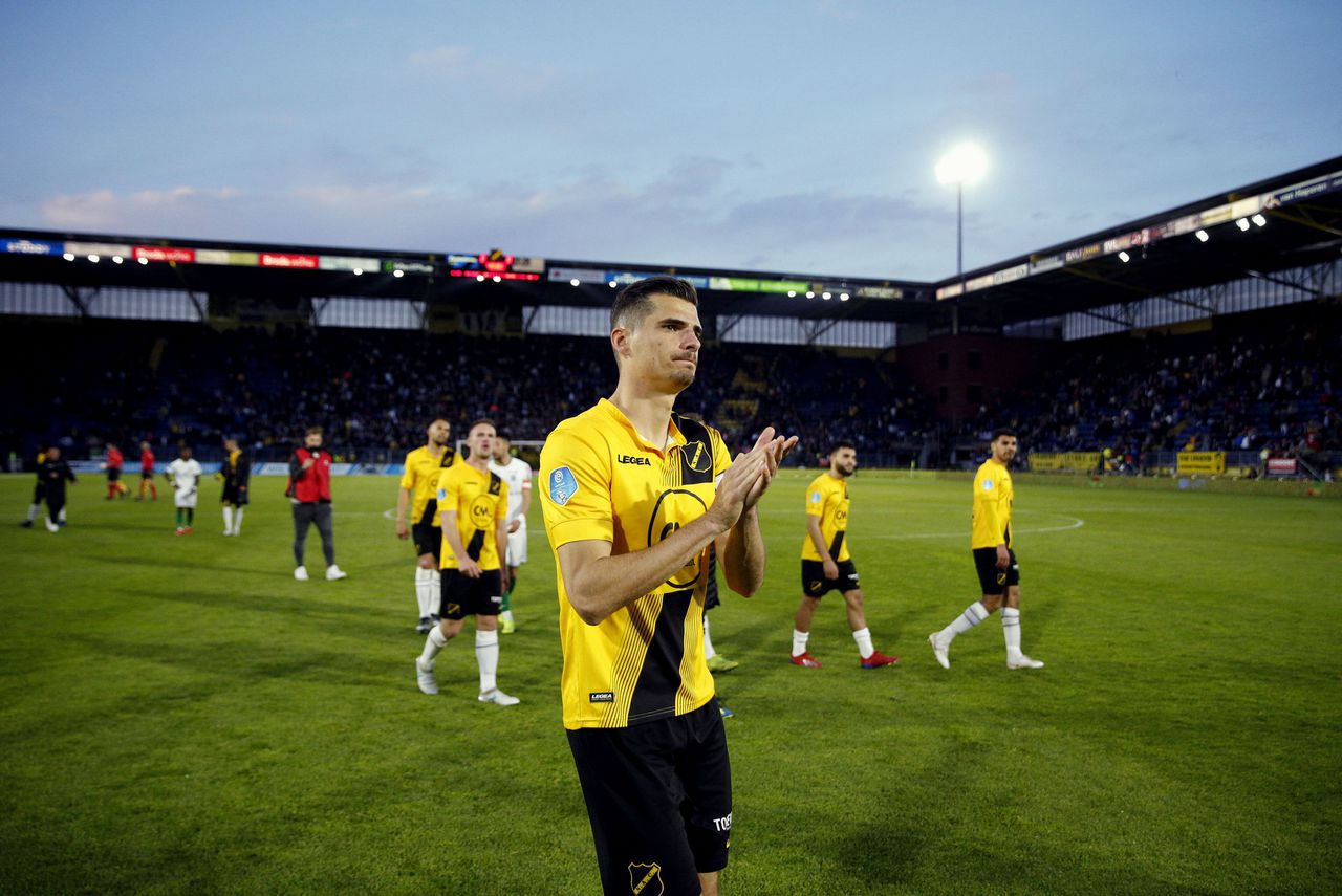 Middenvelder Lucas Schoofs van NAC Breda, de club die dit seizoen uit de eredivisie degradeerde.