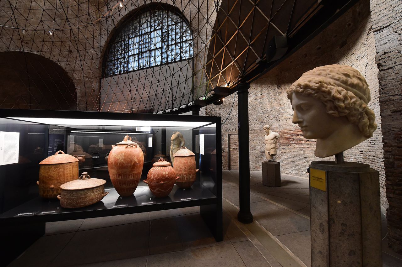 Overzicht van teruggehaalde gestolen antieke kunst in het nieuwe Museo dell’ Arte Salvata in Rome