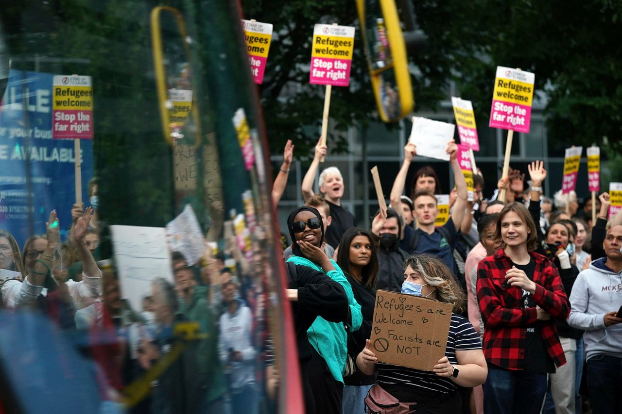 Verenigd Koninkrijk zet zich schrap voor tientallen extreem-rechtse demonstraties 