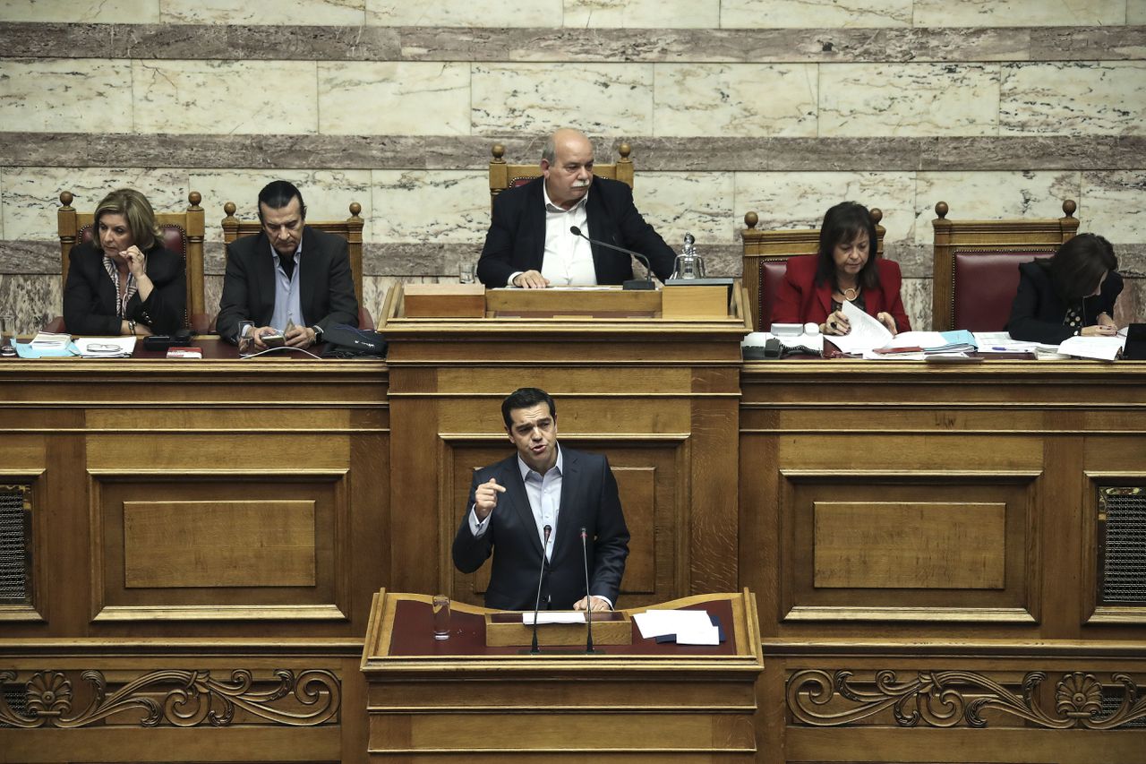 De Griekse premier Alexis Tsipras in het Griekse parlement op zaterdagavond.