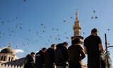 Syriërs in gebed bij de achtste-eeuwse Omajjadenmoskee in Damascus. 