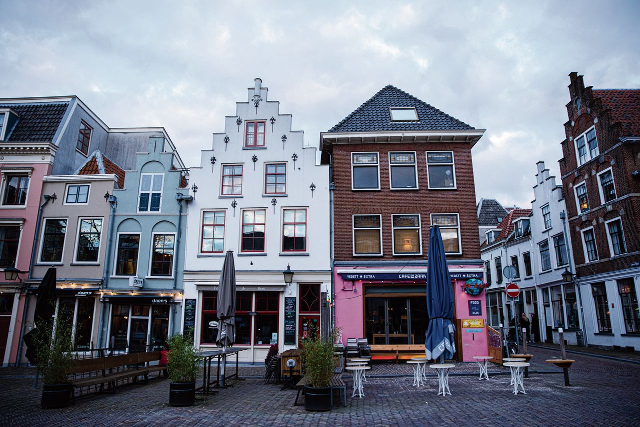Het is rustig in de Utrechtse binnenstad sinds horeca in Nederland op 15 maart moest sluiten om verspreiding van het coronavirus tegen te gaan.