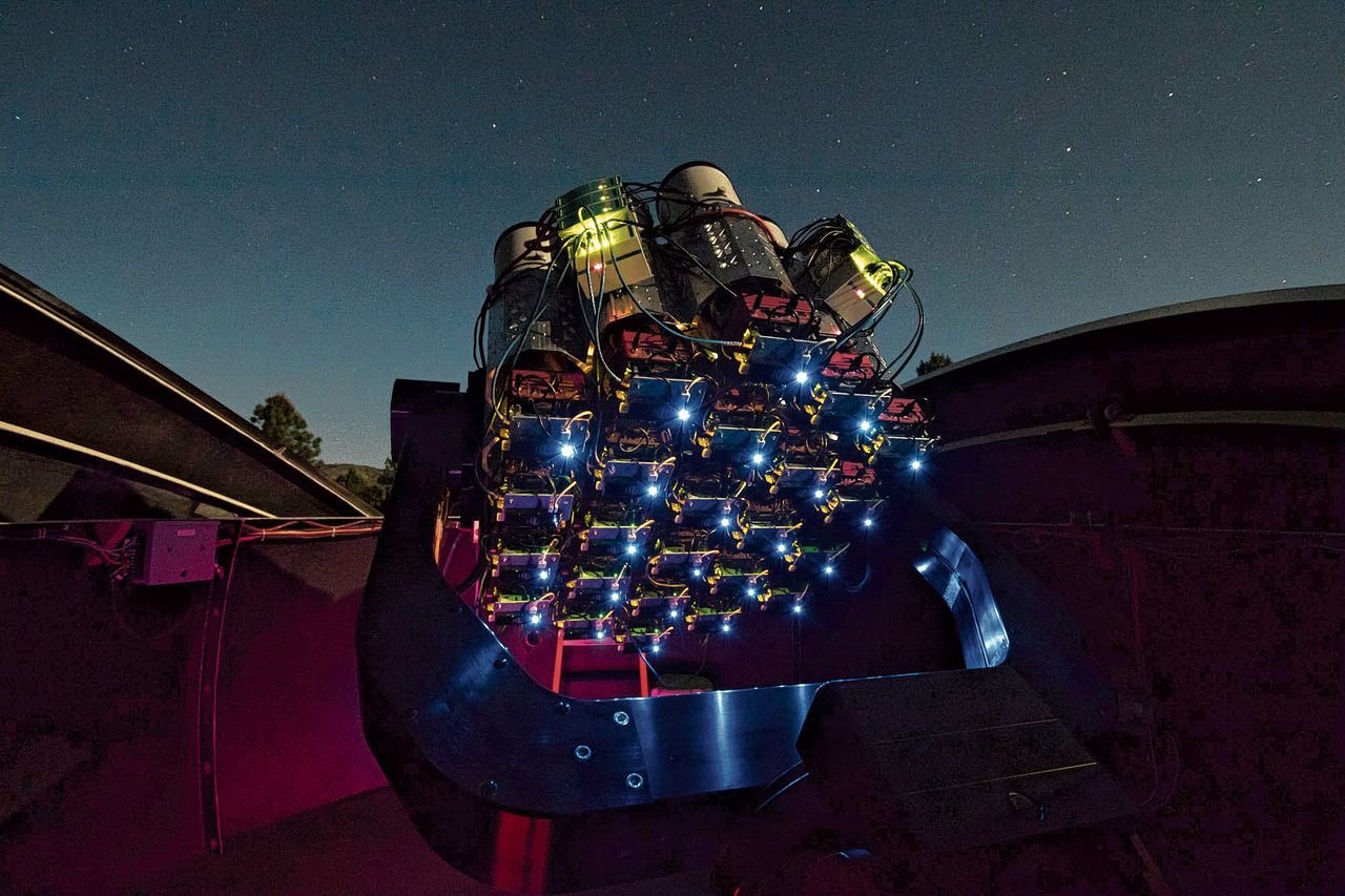De zelfgemaakte telescoop van Yale-astronoom Pieter van Dokkum, waarmee hij in 2018 en 2019 de sterrenstelsels DF2 en DF4 vond.