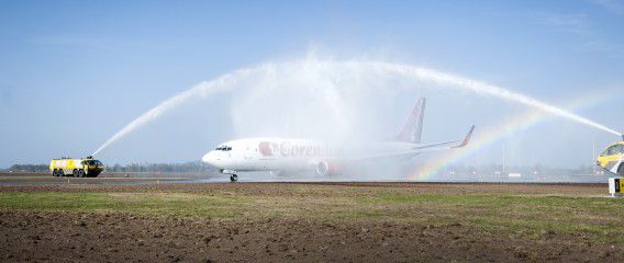 In april van dit jaar werd het eerste vliegtuig op de nieuwe landingsbaan verwelkomd tijdens de officiële opening van de verlengde start- en landingsbaan op vliegveld Eelde.