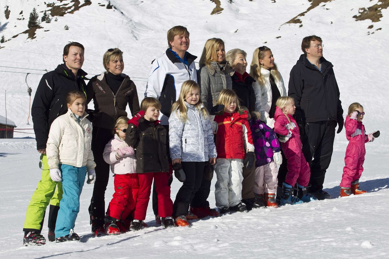 De Koninklijke familie poseert op de jaarlijkse skivakantie naar Lech, vorig jaar.