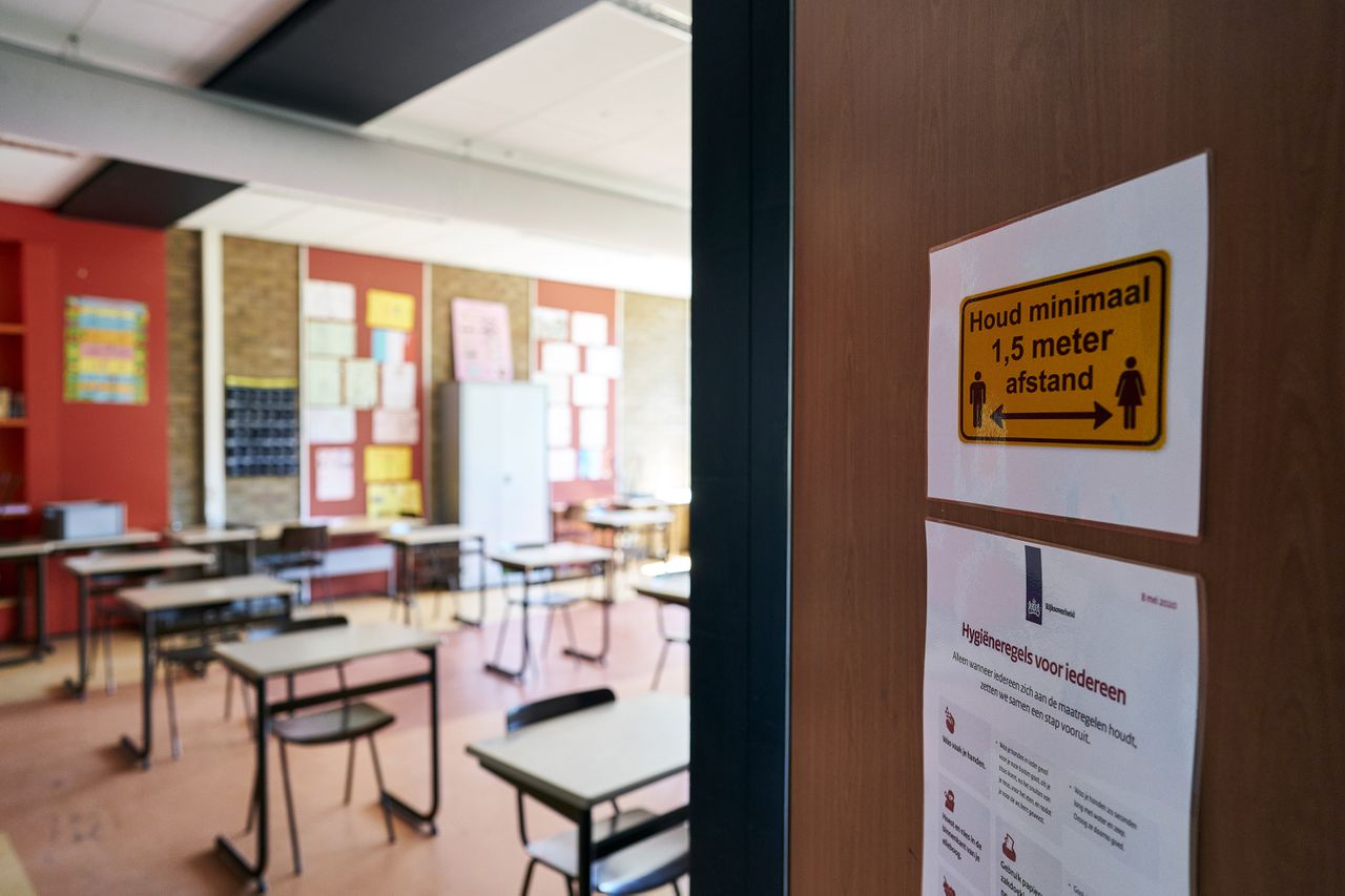Voorbereidingen op het Haags Montessori Lyceum in aanloop naar de heropening op 2 juni.