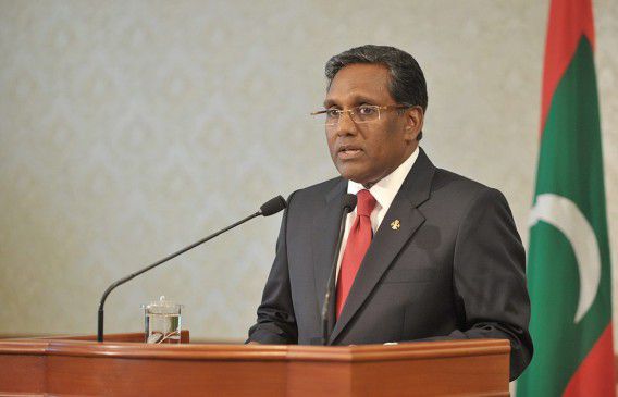 President Waheed vlak nadat hij ingezworen werd als de opvolger van zijn afgetreden voorganger Nasheed.