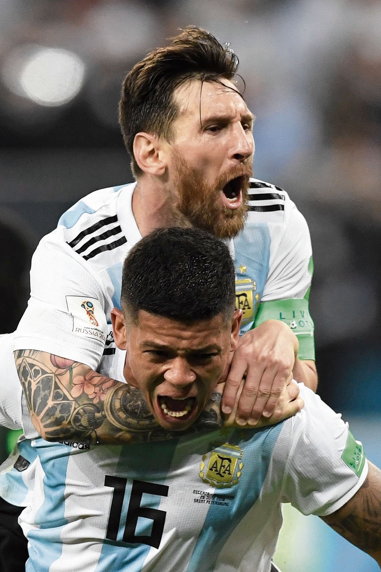 Lionel Messi (boven) drukte zijn stempel op het Argentijnse team, dat nerveus begon. Na krap een kwartier scoorde hij.
