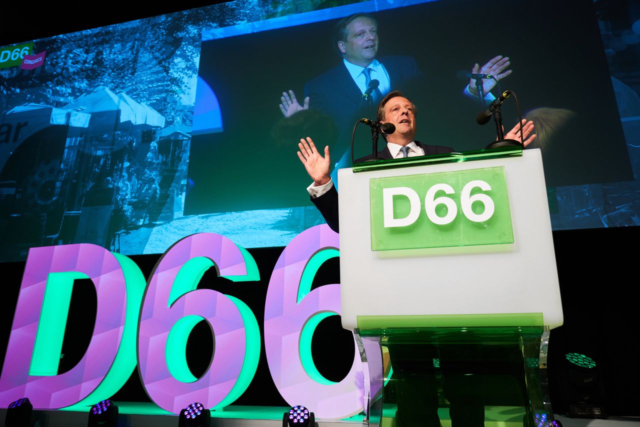 Vorig jaar oktober maakte de voormalig leider van D66 zijn opstappen bekend.