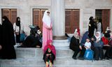 Vrouwen bij de Blauwe Moskee, vlak bij de Hagia Sofia.