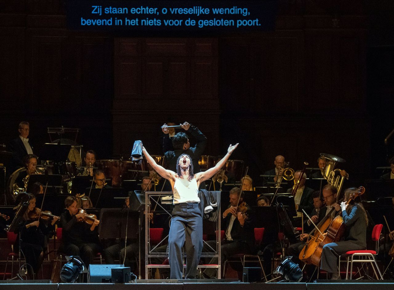 Wende zingt vol overgave Weill en Brecht met het Koninklijk Concertgebouw Orkest
