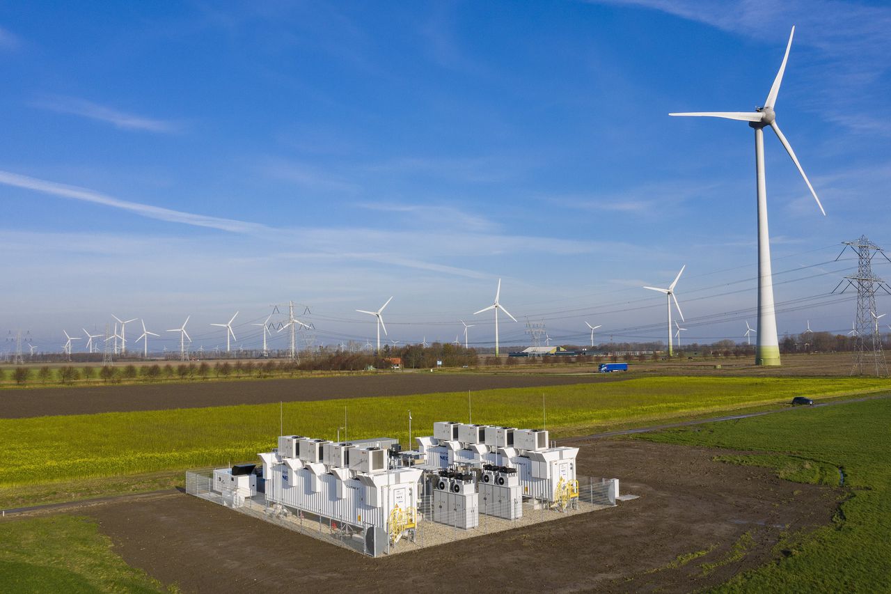De nieuwe Rhino stroomopslag voor wind- en zonne-energie bij Lelystad.