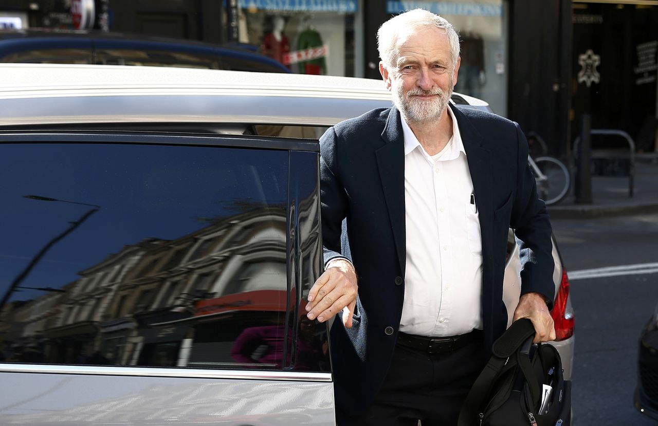 Labour-leider Corbyn met ruime meerderheid herkozen 