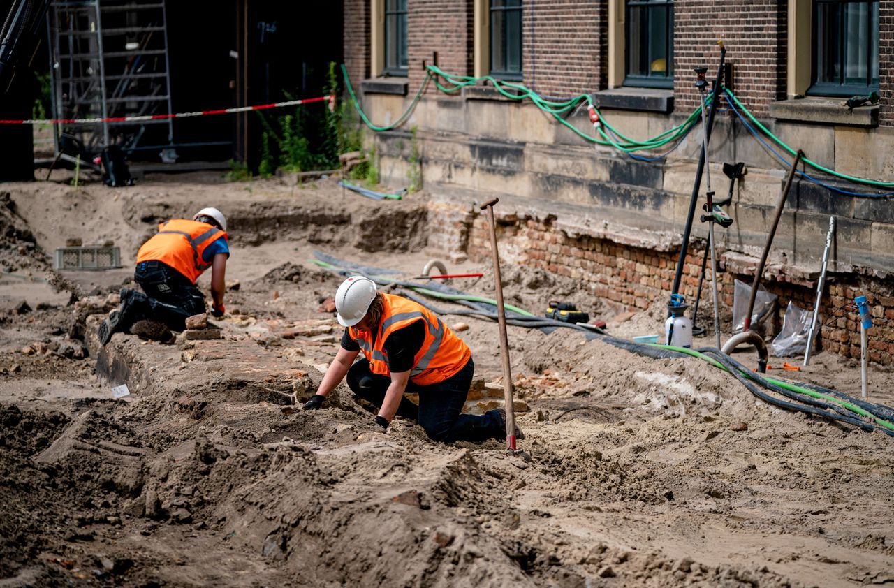 Zes skeletten gevonden op het Binnenhof – maar nog geen Johan van Oldenbarnevelt 