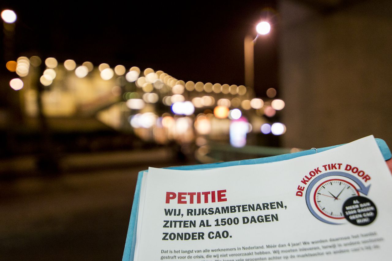 Rijk heeft na jaren budget voor loonsverhoging ambtenaren NRC