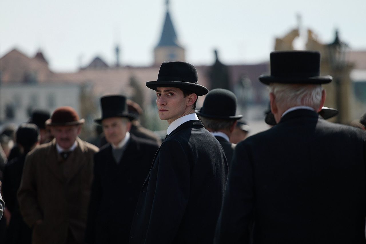 Nieuwe Kafka-biopic van Agnieszka Holland is bewust kafkaësk