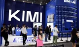 Start-up Moonshot houdt een presentatie op een AI-beurs in Shanghai, 17 juli. 