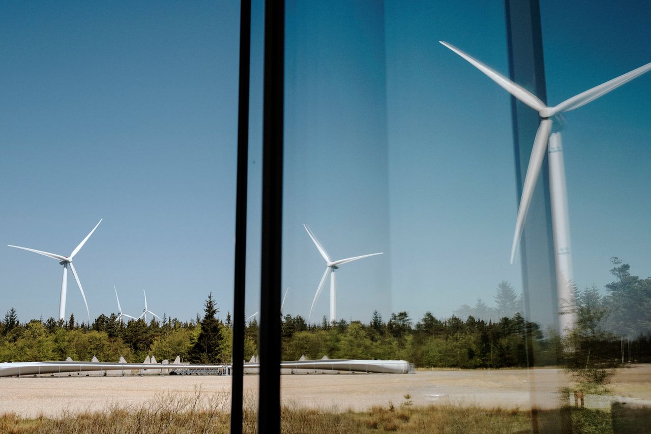 Windmolens in Denemarken. Denemarken zat in 2018 al boven de 40 procent duurzame stroom, tegen 7,4 procent van Nederland.