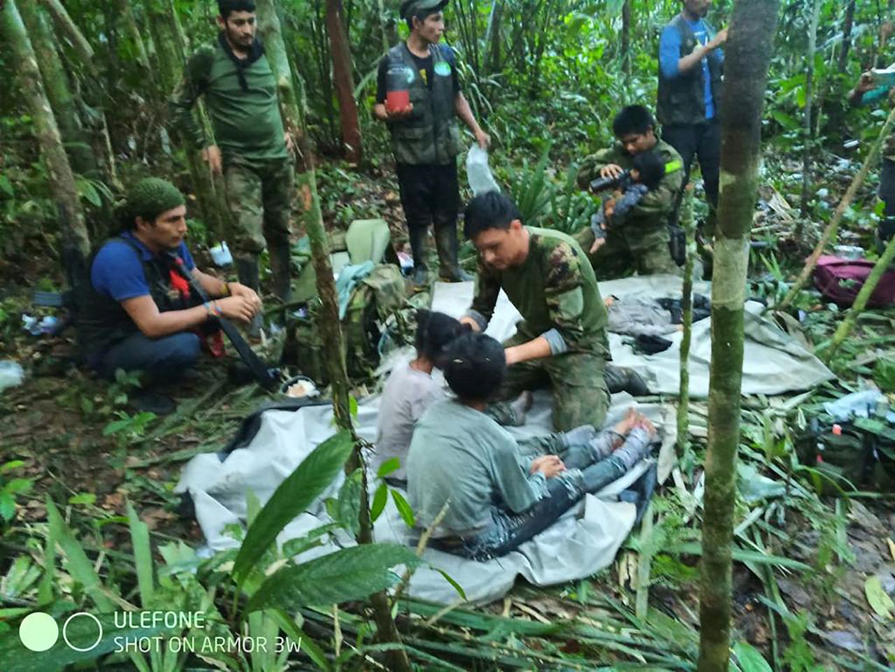 Vier vermiste kinderen van crash in Colombiaanse jungle na veertig dagen levend gevonden 