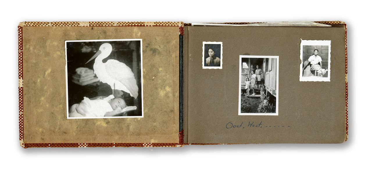 Familiealbum van Wolter Gerungan. Zijn vader Willem, die tijdens zijn studie in Jakarta nationalist werd, staat rechts op de middelste foto (met moeder en zussen) en op de foto rechts.