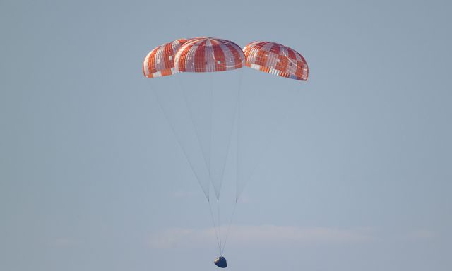 Image for Maanmissie Artemis II veilig terug op aarde na landing in Stille Oceaan
