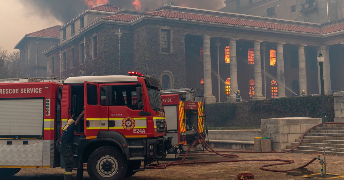 Grote brand op Tafelberg, deel universiteit Kaapstad ...