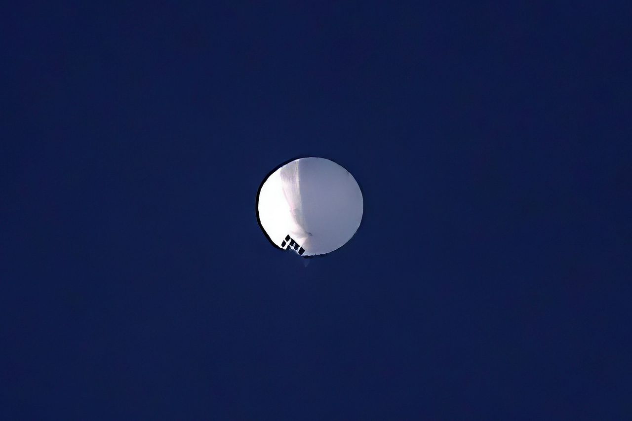 De witte ballon werd woensdag voor het eerst opgemerkt boven de Amerikaanse staat Montana.