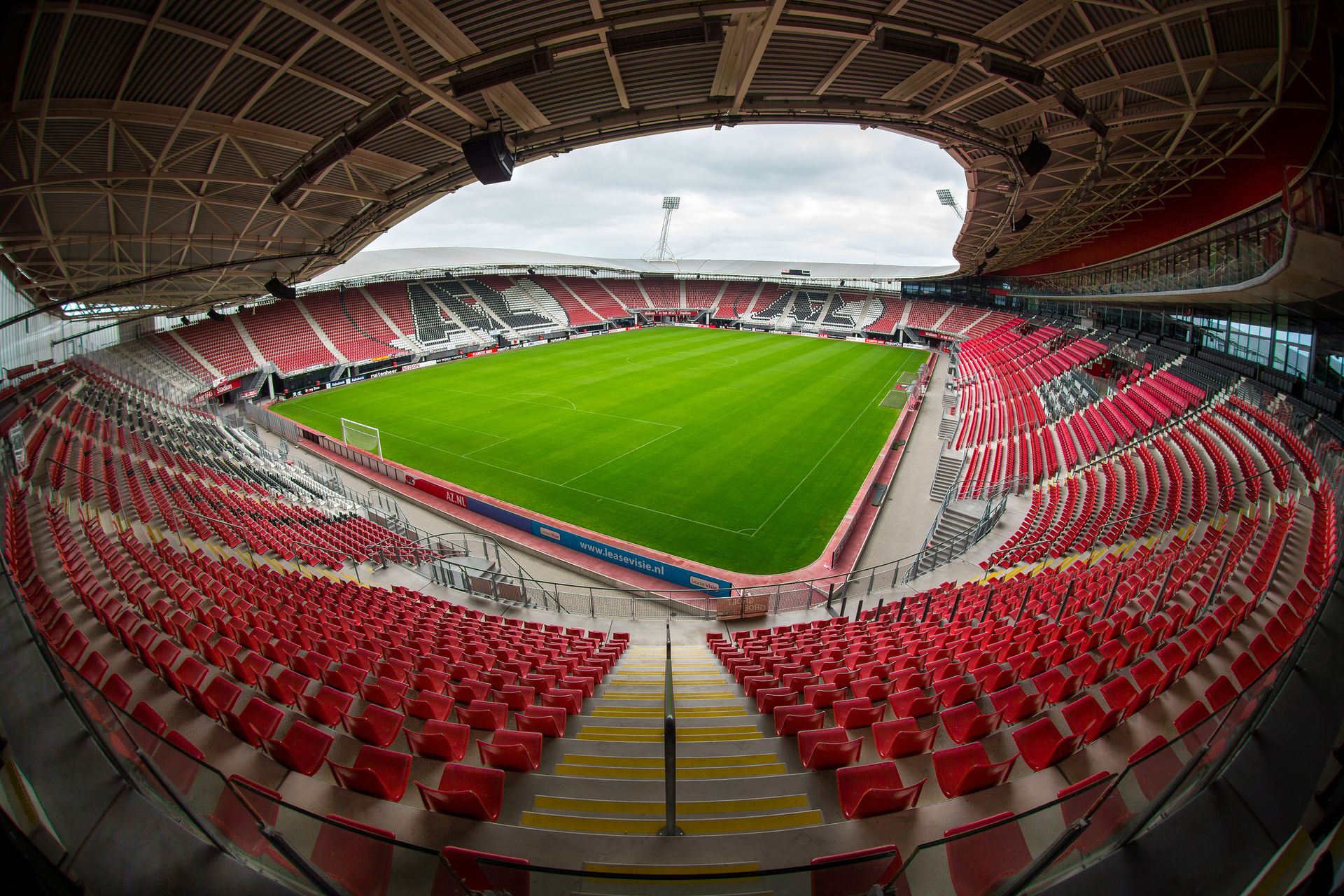 Стадион определение. Стадион АФАС Алкмар. Az Alkmaar стадион. Де Кейп стадион. Бремен футбольный стадион.