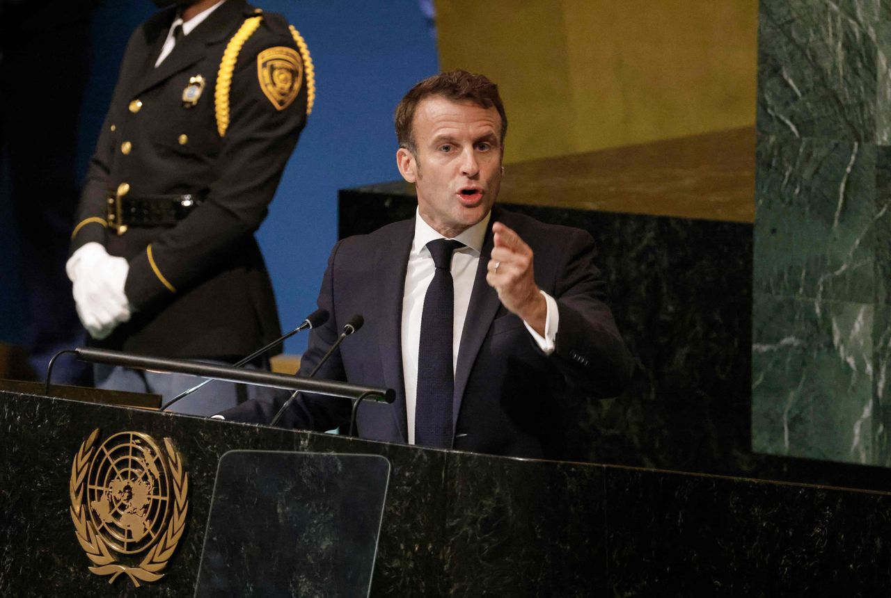 De Franse president Emmanuel Macron noemt de referenda in Oost-Oekraïne „provocatie” van Rusland.