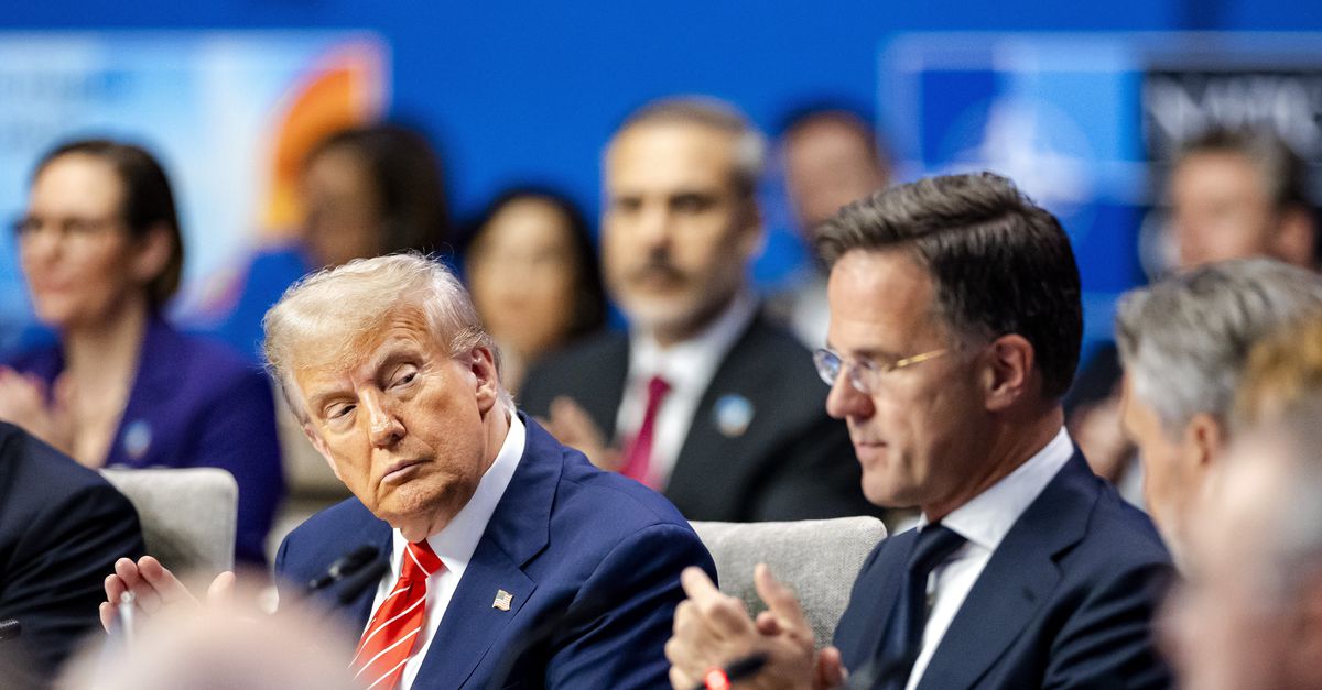 Rutte opent NAVO-vergadering met artikel 5 en eer aan Trump: ‘Beste Donald, u hebt dit mogelijk gemaakt’