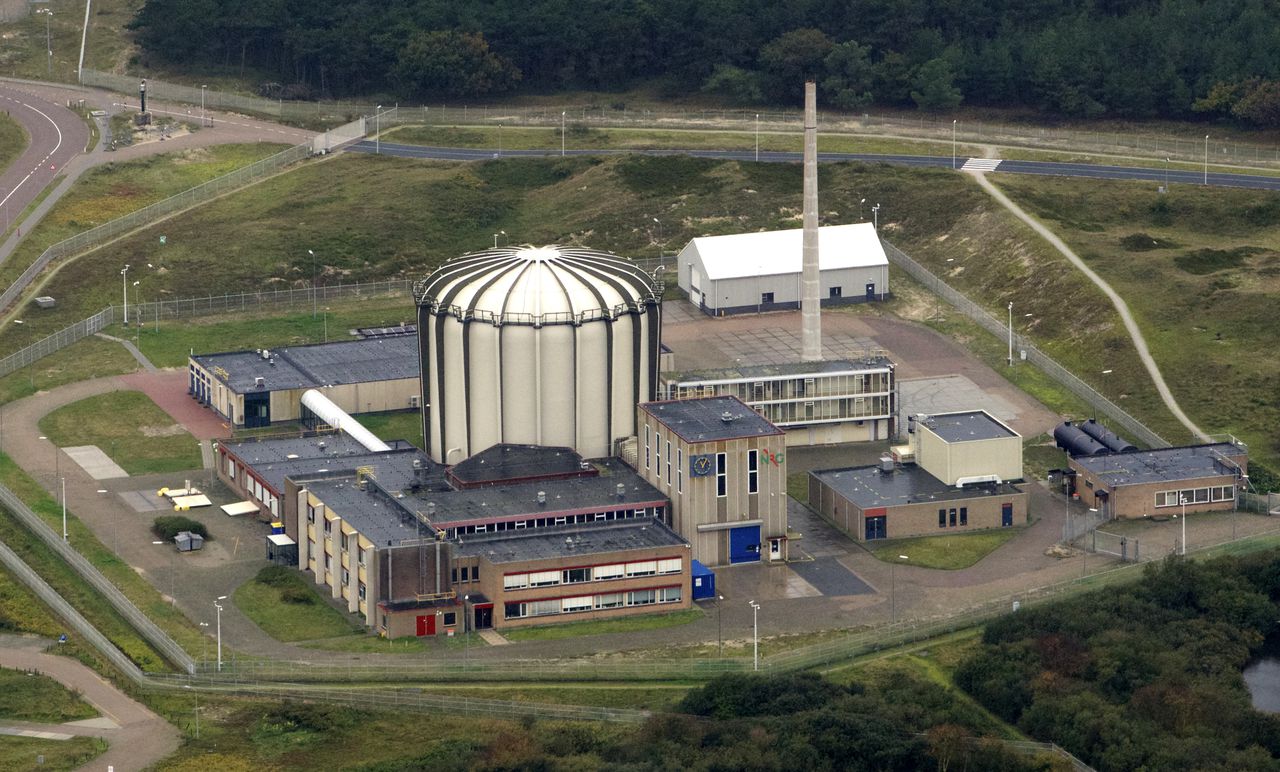 Luchtfoto van de kernreactor van Petten