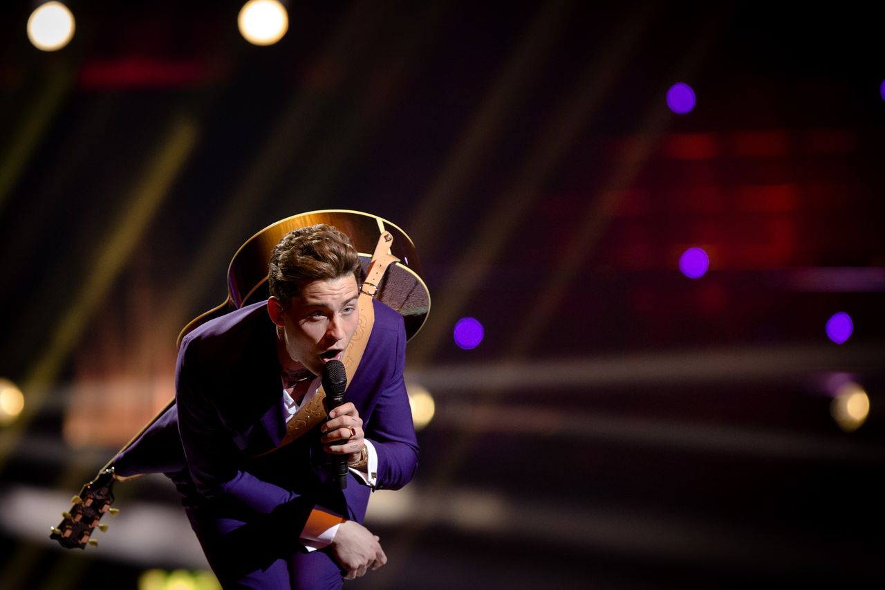Douwe Bob tijdens de tweede repetitie van het Eurovisie Songfestival in Stockholm.