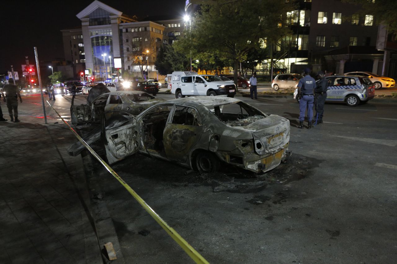 In september 2017 werden bij de opgelaaide concurrentiestrijd taxi's in brand gestoken.