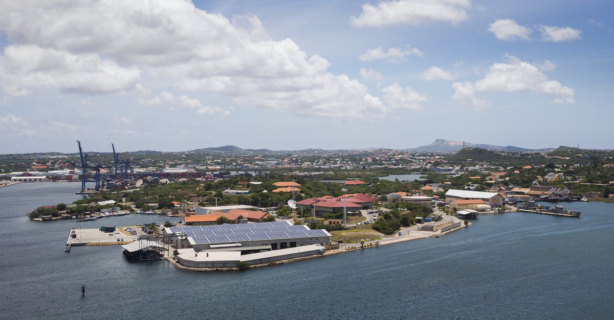 Boven Curaçao botsten een militair en een civiel vliegtuig bijna. Hoe vaak komt zoiets voor?