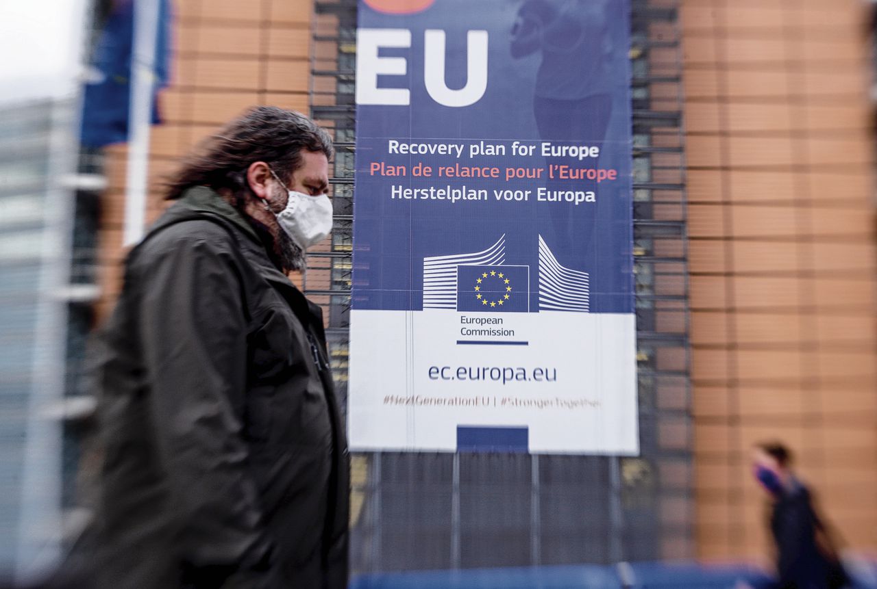 Het gebouw van de Europese Commissie in Brussel. De Eurogroep sprak dinsdag opnieuw over het herstelplan.